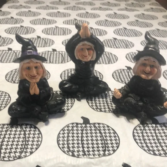 Set 3 Yoga Witches Figurines/Brand New /Spooky/Hall… - Picture 2 of 3